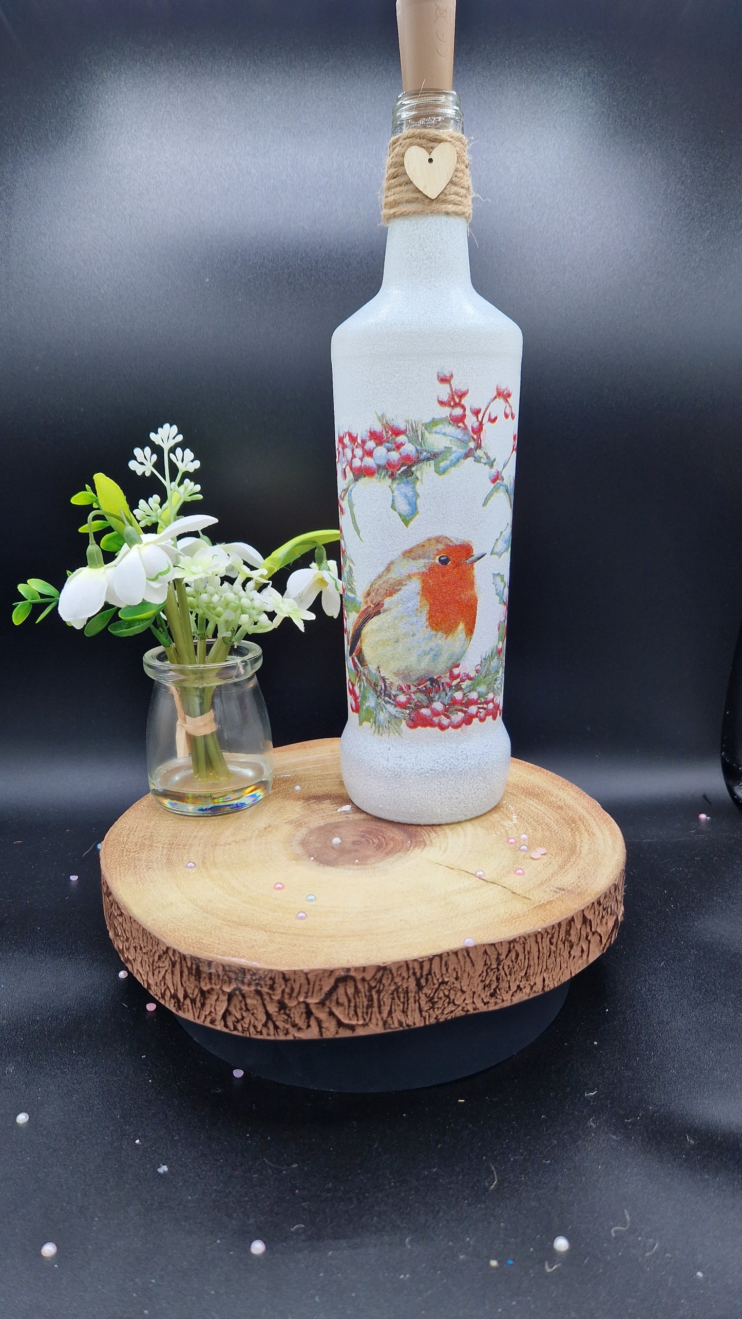 Robin in a wreath Light up Bottle