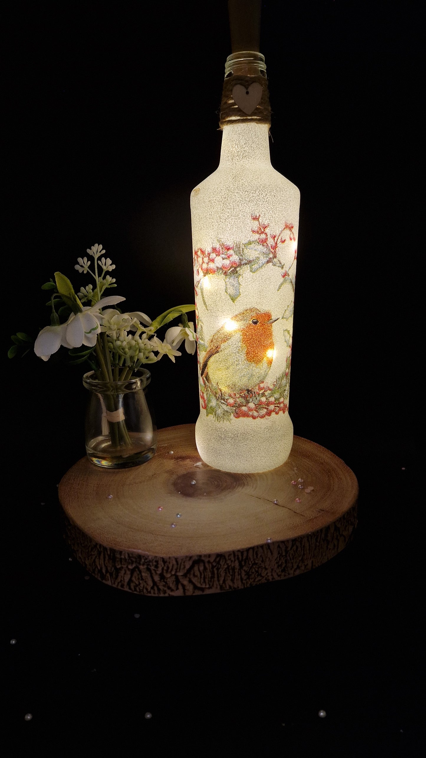 Robin in a wreath Light up Bottle